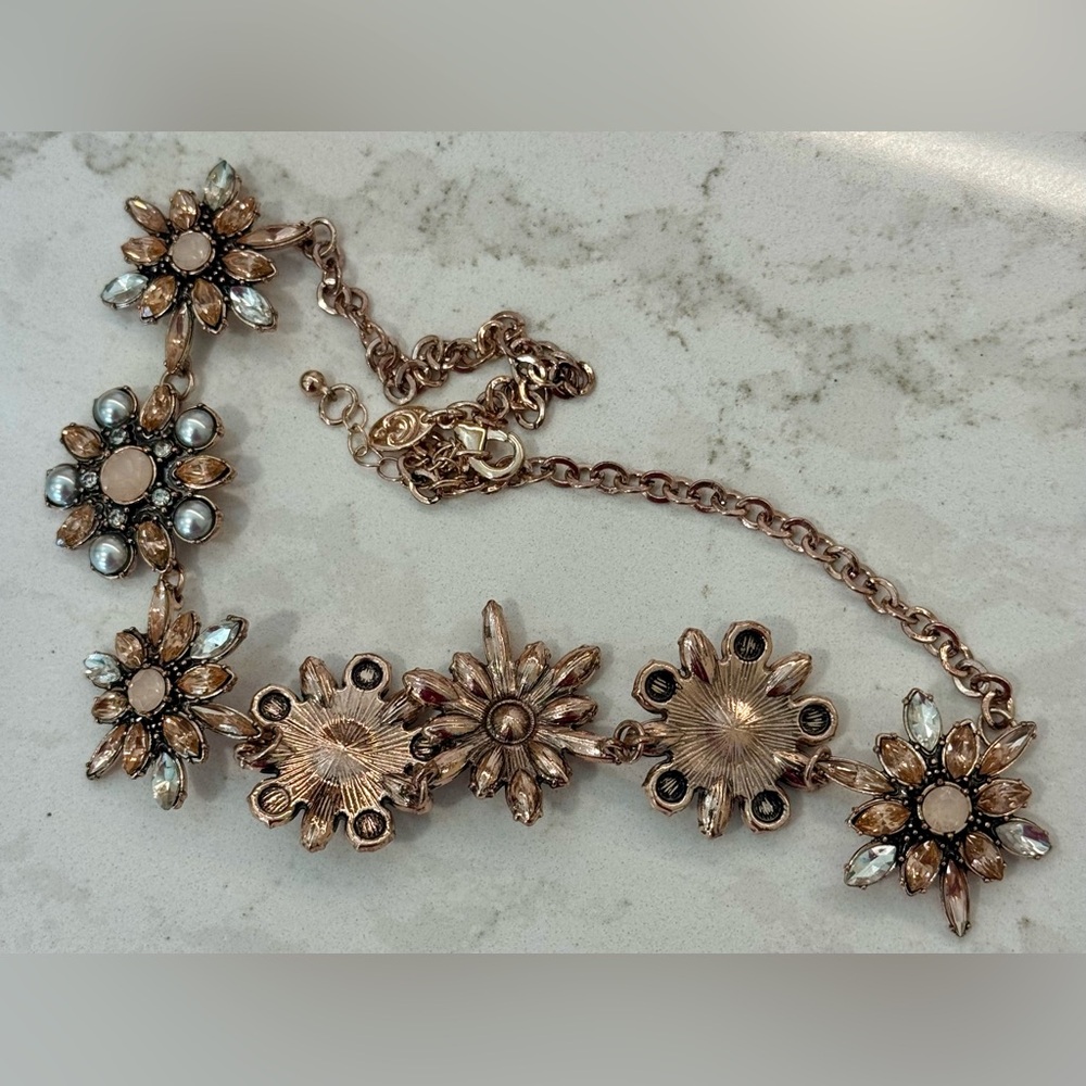 💖Charming Charlie Rose Gold Tone Floral Rhinestone Collar Necklace 18” - Picture 6 of 6